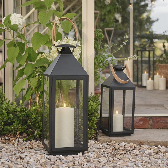 Two outdoor lanterns in different sizes