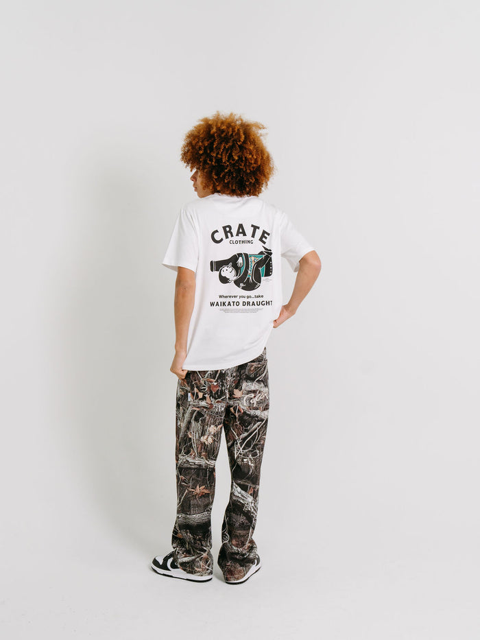CRATE X WILLIE THE WAITER BEER HUG TEE