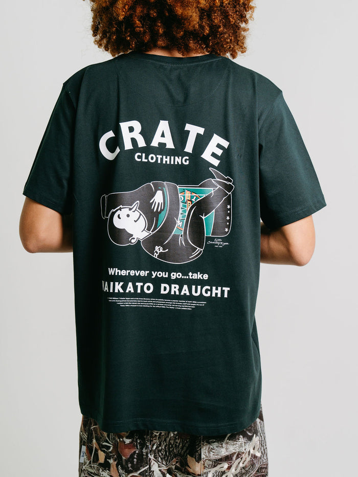CRATE X WILLIE THE WAITER BEER HUG TEE