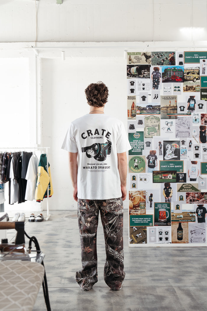 CRATE X WILLIE THE WAITER BEER HUG TEE