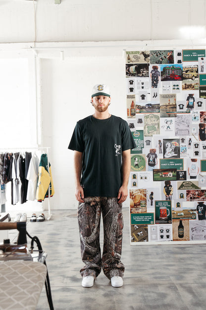 CRATE X WILLIE THE WAITER BEER HUG TEE