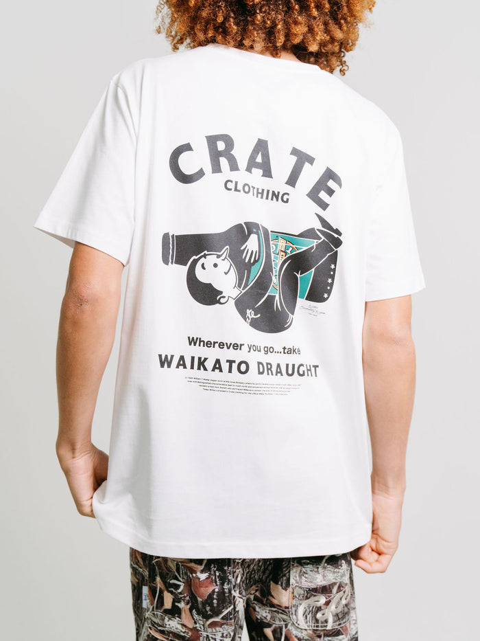 CRATE X WILLIE THE WAITER BEER HUG TEE