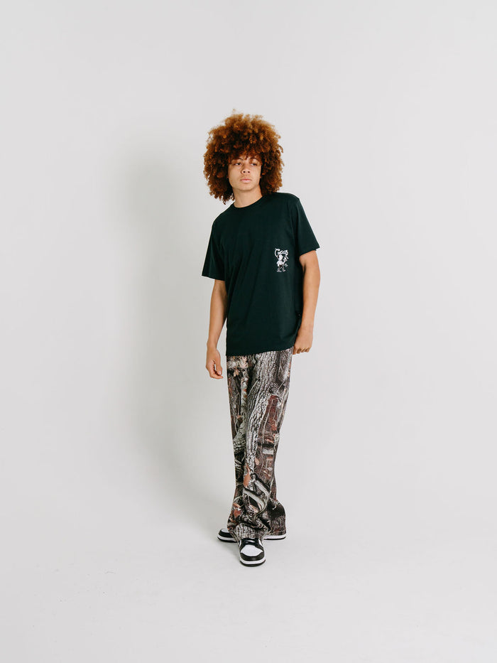 CRATE X WILLIE THE WAITER BEER HUG TEE