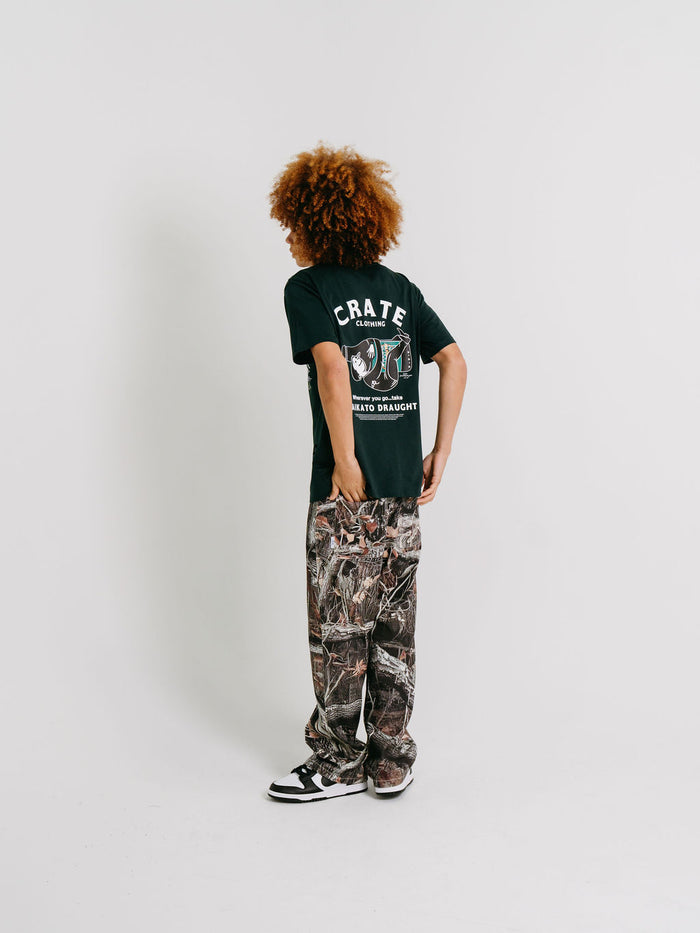 CRATE X WILLIE THE WAITER BEER HUG TEE
