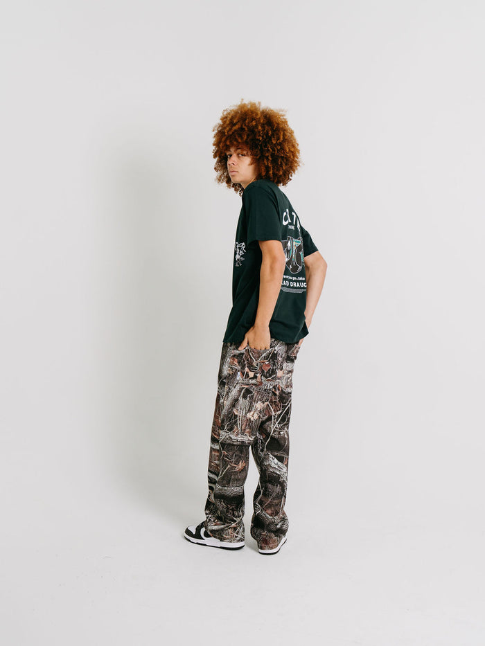 CRATE X WILLIE THE WAITER BEER HUG TEE