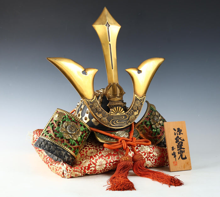 Japanese Beautiful Samurai Helmet  -Kusunoki Masashige Kabuto- with a cushion