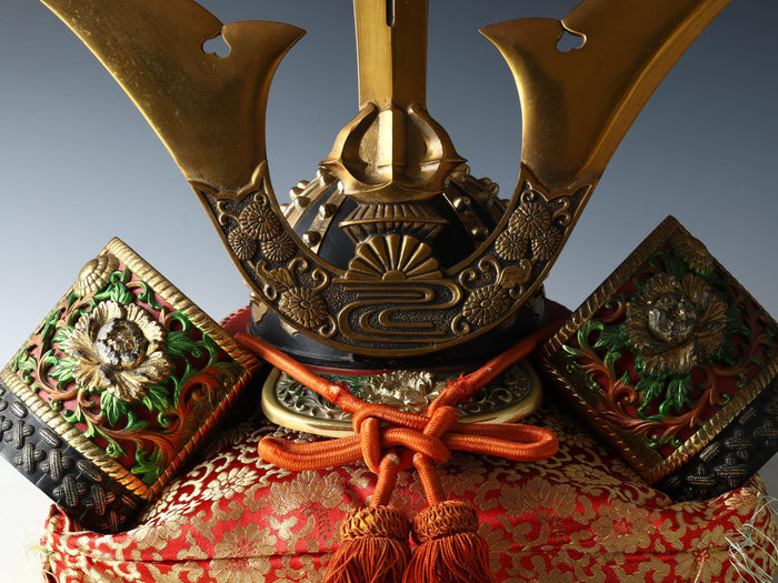 Japanese Beautiful Samurai Helmet  -Kusunoki Masashige Kabuto- with a cushion