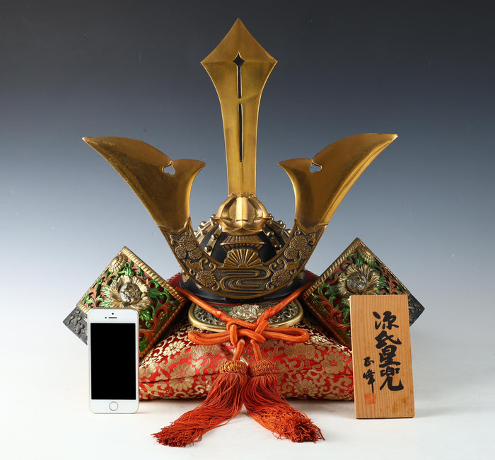 Japanese Beautiful Samurai Helmet  -Kusunoki Masashige Kabuto- with a cushion