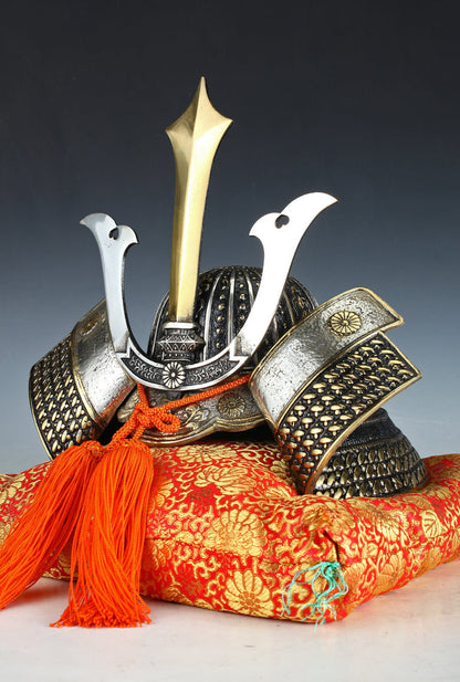 Japanese Samurai Helmet -Kusunoki Masashige Silver Helmet- Traditional style