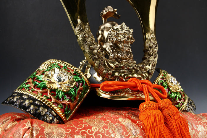 Large Japanese Samurai Kabuto Helmet: Metal Display Decor