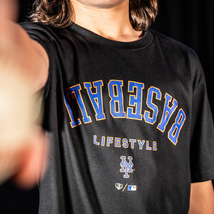 Youth model wearing black youth graphic tee with "New York Mets Upside Down" design
