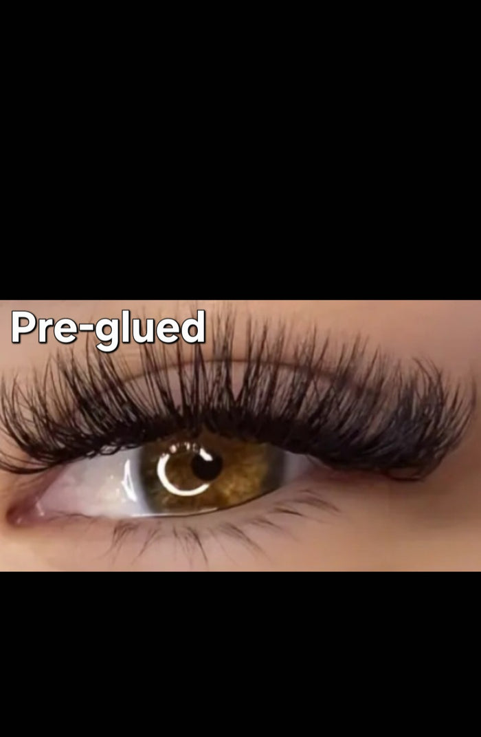 Pre glued lash kit by MinuLashes