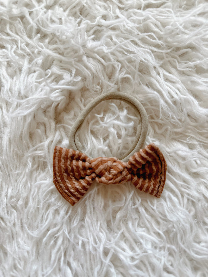 Textured Nylon Headband - Wavy Ribbed Caramel