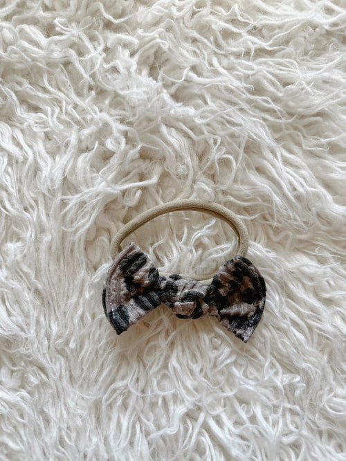 Textured Nylon Headband - Wavy Ribbed Grey Leopard