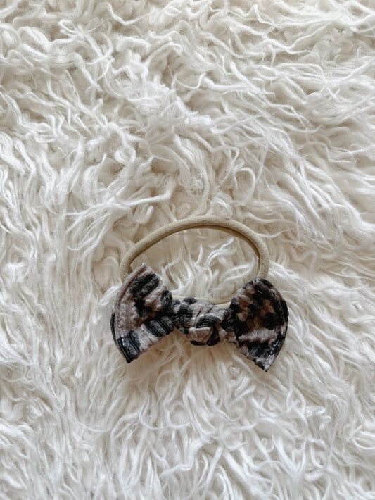 Textured Nylon Headband - Wavy Ribbed Grey Leopard