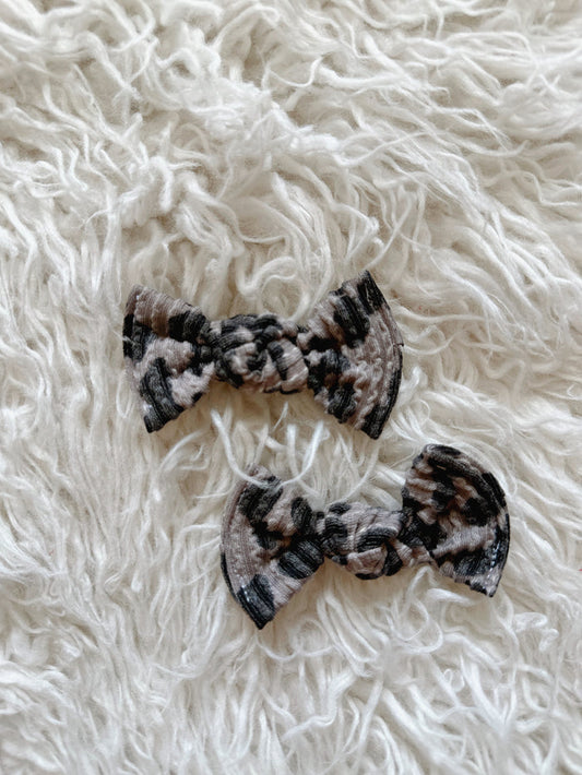 Textured Pigtail Clip Set - Wavy Ribbed Grey Leopard