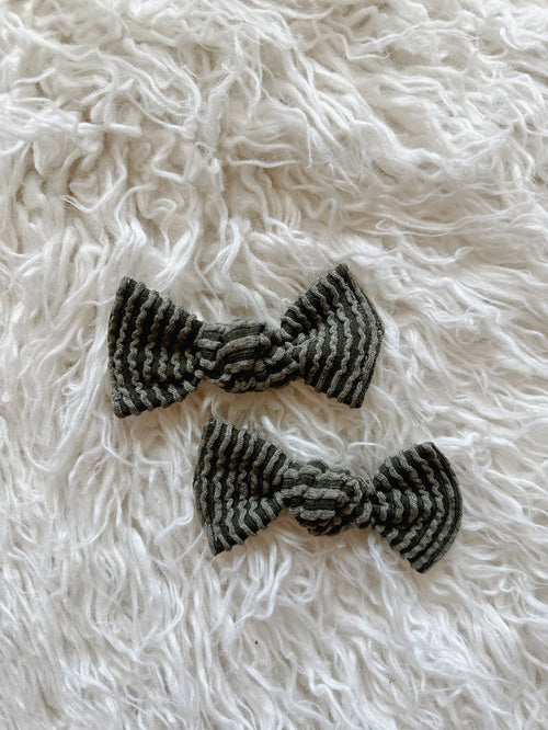 Textured Pigtail Clip Set - Wavy Ribbed Olive