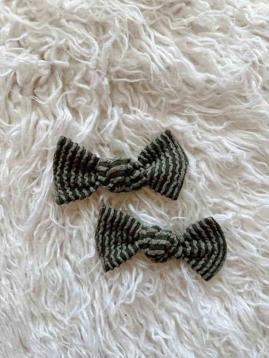 Textured Pigtail Clip Set - Wavy Ribbed Olive