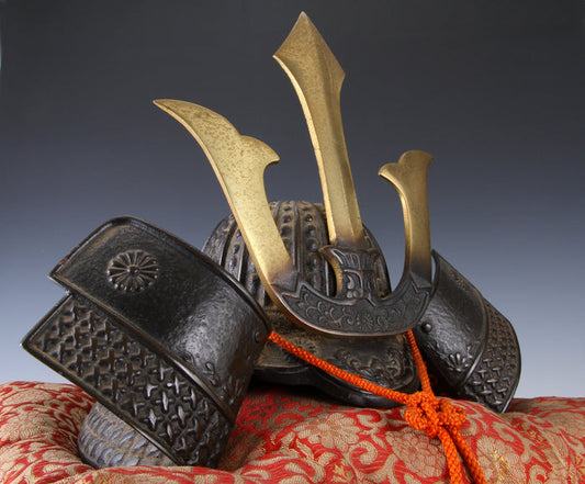 Vintage Japanese Samurai Kabuto Helmet  Kusunoki Masashige Silver Display