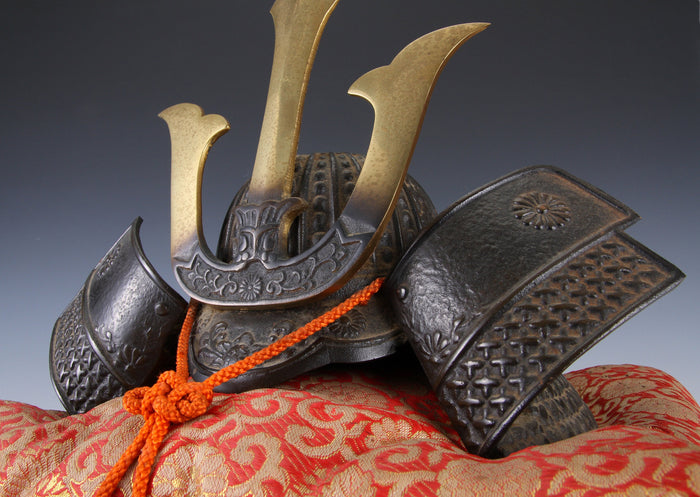 Vintage Japanese Samurai Kabuto Helmet  Kusunoki Masashige Silver Display